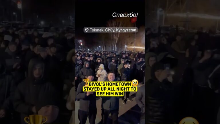 The hometown love for the undisputed champ 👑👏 #shorts