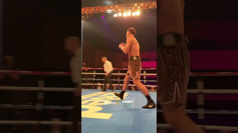 First Round Beat Down 😮 Thatâ€™s why Henry Turnerâ€™s named â€˜The Showmanâ€™ 🎩👏