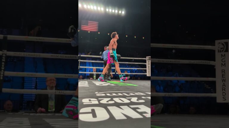 #JosephBrown showed up and showed out, stopping Ezequiel Duran in RD6💪. #FUNDORABOOKER