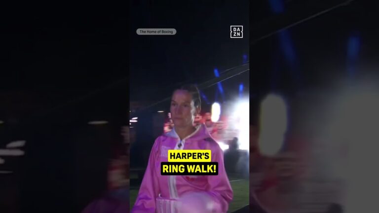 Terri Harper makes her way to the ring 🤩