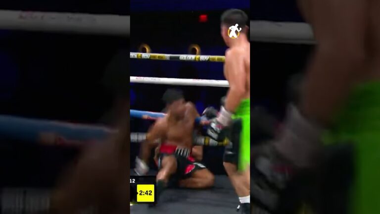 🤯 Bek the Bully knocks Darius Fulghum down for the first time in his career!! 🔥