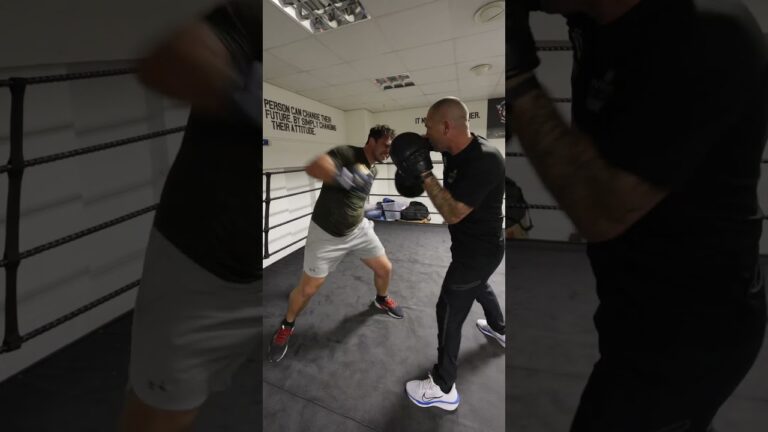 The White Rhino Back At It 🦏 Dave Allen Looks SHARP On The Pads