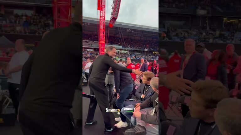 Eddie Hearn spots Simon Jordan ringside 👀