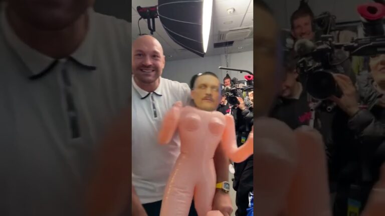 Tyson Fury wants to do WHAT with a blow-up Usyk? 😅