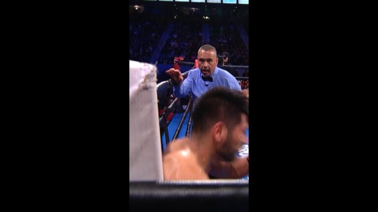 When #MarioBarrios get's going the ref is the only one who can stop him. #PacquiaoBarrios