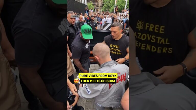🤝 Oleksandr Usyk reconnects with his longtime friend Derek Chisora #shorts