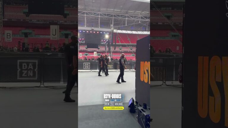 The undisputed ringwalks for Daniel Dubois & Usyk 🏟️