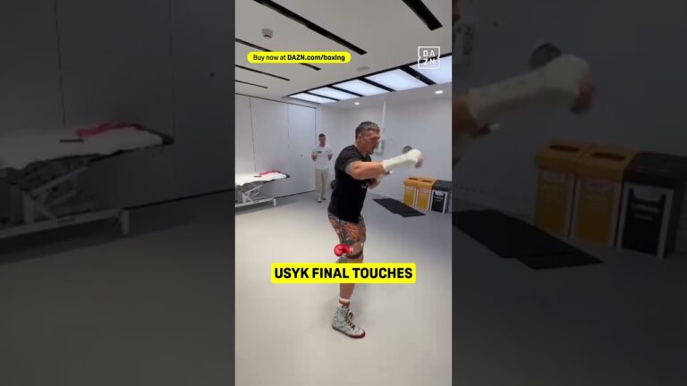 Oleksandr Usyk shadow boxes before fight 🥊 #shorts
