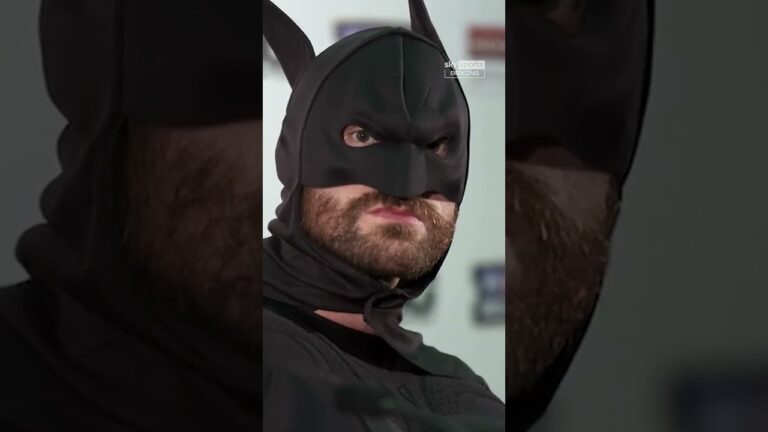 When Tyson Fury turned up to his presser dressed as Batman 🦇🤣