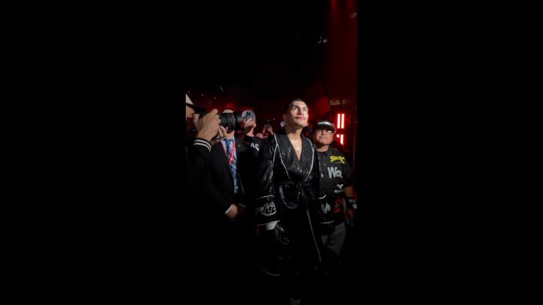 Moments before claiming  throne! 👑