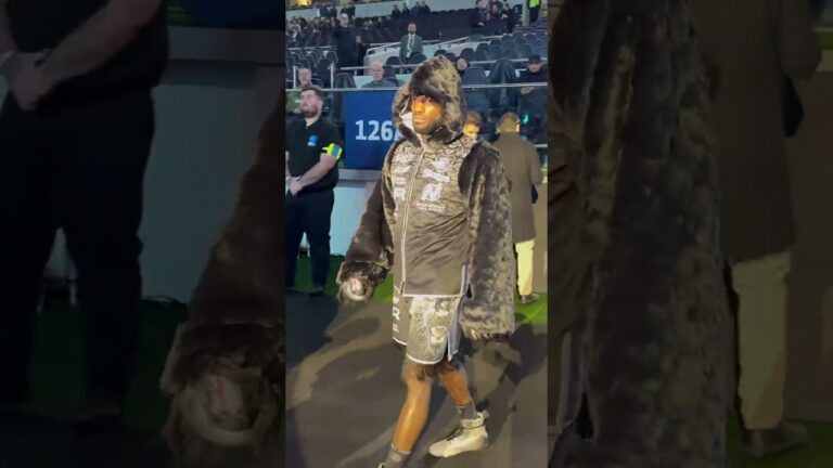 Ishmael Davis is making his RING WALK!! 🤩 #shorts