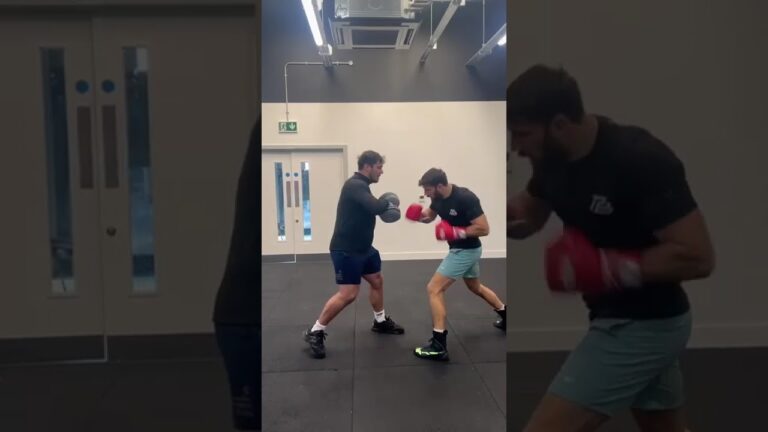 Accident Or Intentional? 👀 Pat Brown Lands Body Shot To Dave Allen On Pads 🤕