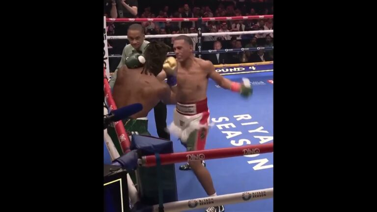 WTF 🤯 David Benavidez Unloads One Handed Flurry On Anthony Yarde 💥