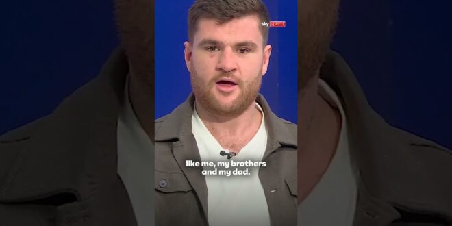 “You have to get in before Big John” 🤣 Johnny Fisher gives an insight into Christmas Day! #boxing – Boxing News