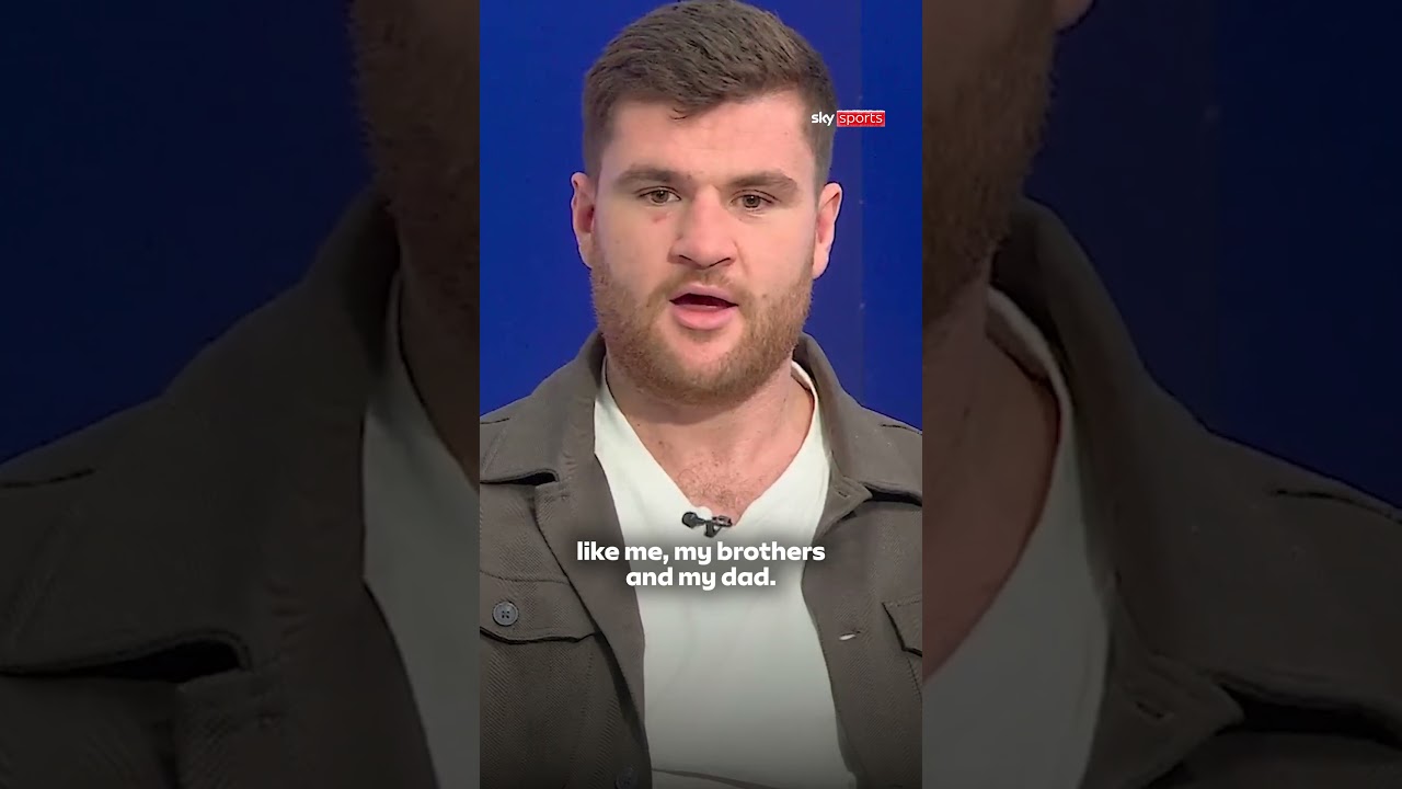 “You have to get in before Big John” 🤣 Johnny Fisher gives an insight into Christmas Day! #boxing