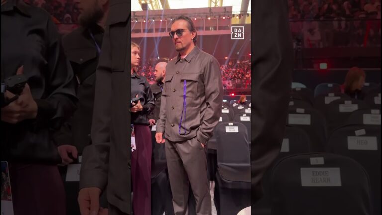 Only Oleksandr Usyk can deliver a Merry Christmas and Happy New Year message like this 😂