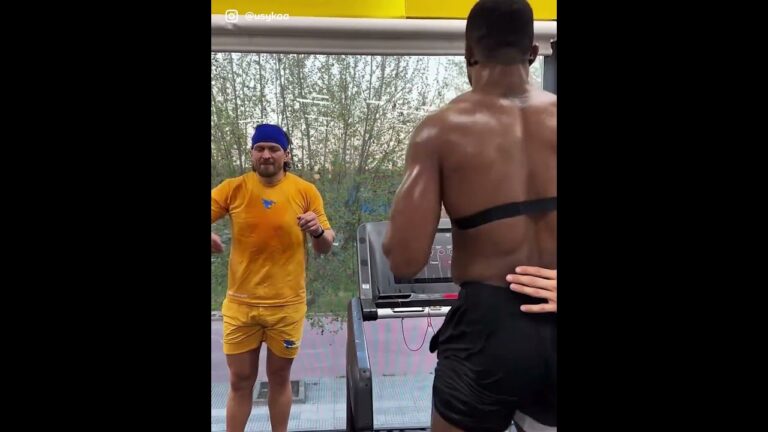 Coach Usyk working AJ hard in the gym! ❤️