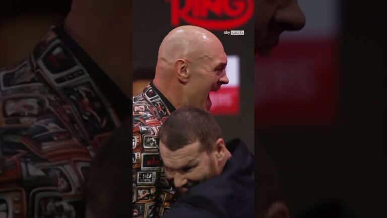 Arslanbek Makhmudov PICKS UP Tyson Fury during face-off! 🤣 #shorts #fury #boxing