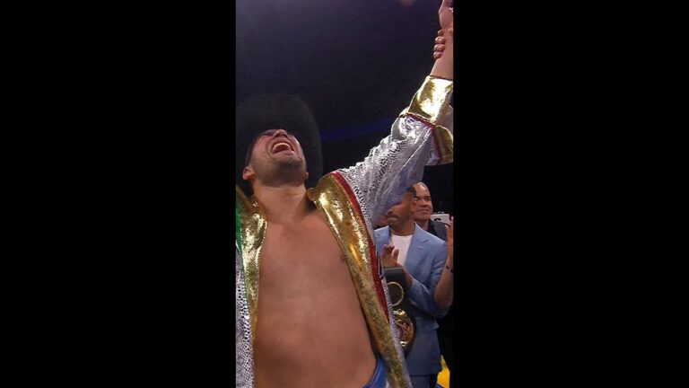 Zurdo makes history at Cruiserewight