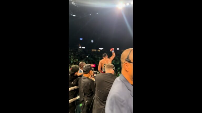 Unreal moment for Benavidez.