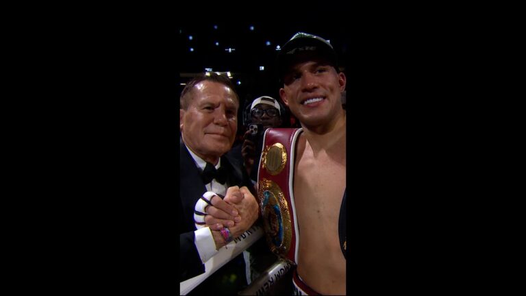 Benavidez beats Zurdo in front of the greatest Mexican boxer of all time