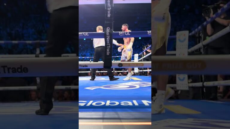 What a fight! Pierce O’Leary after being dropped twice has sent Mark Chamberlain to the canvas 😮‍💨