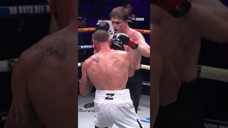 Sam Hickey secures a big knockout victory! 😳 #boxing