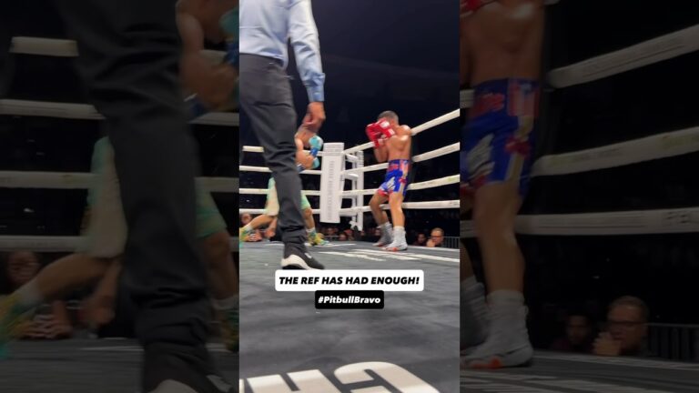 The referee has had enough! Nestor Bravo loses a point after throwing Pitbull Cruz down. ⚠️💥