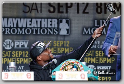 Floyd Mayweather Jr Selfie