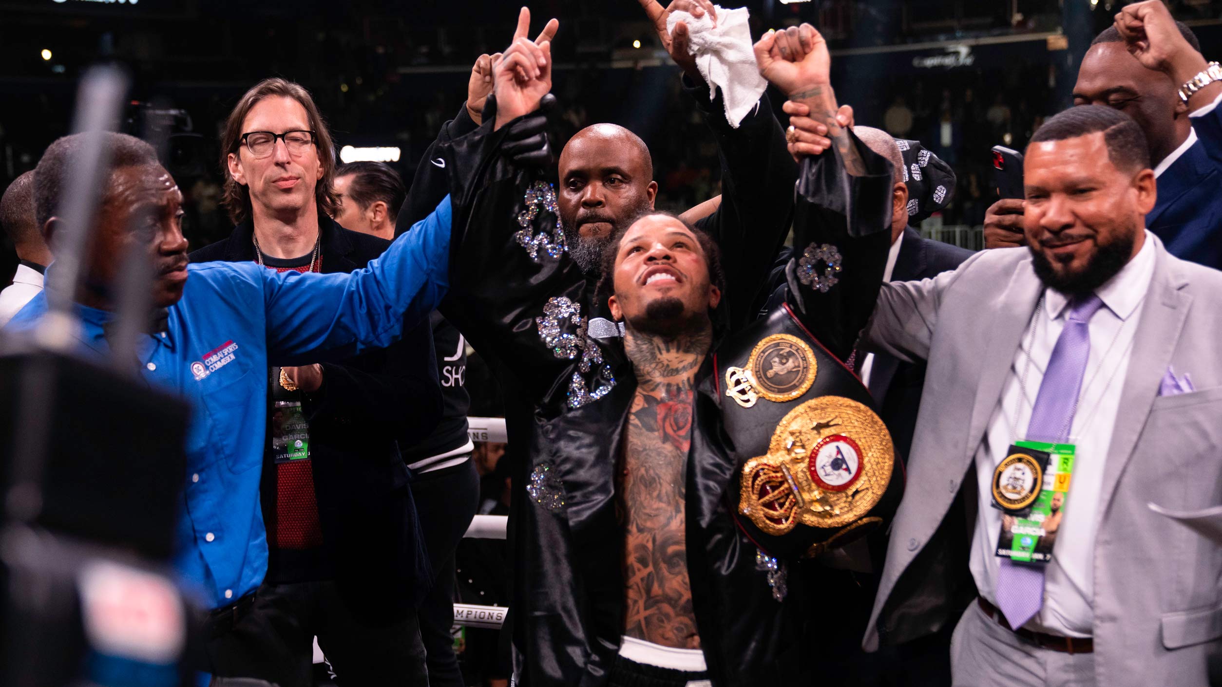 Davis Stops Garcia in Battle of Unbeaten Champions