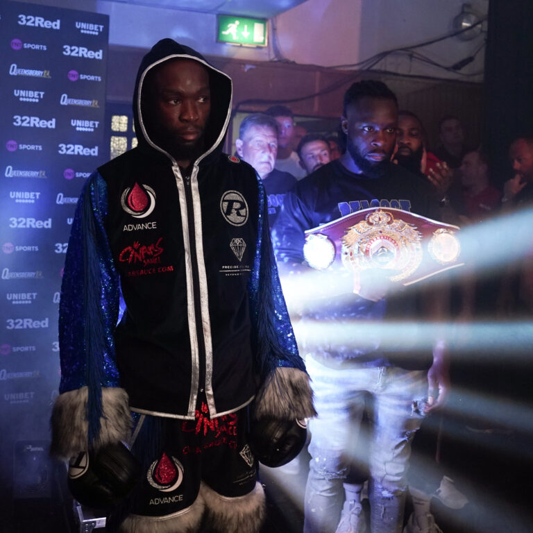 DENZEL TAKES THE MIDDLE GROUND