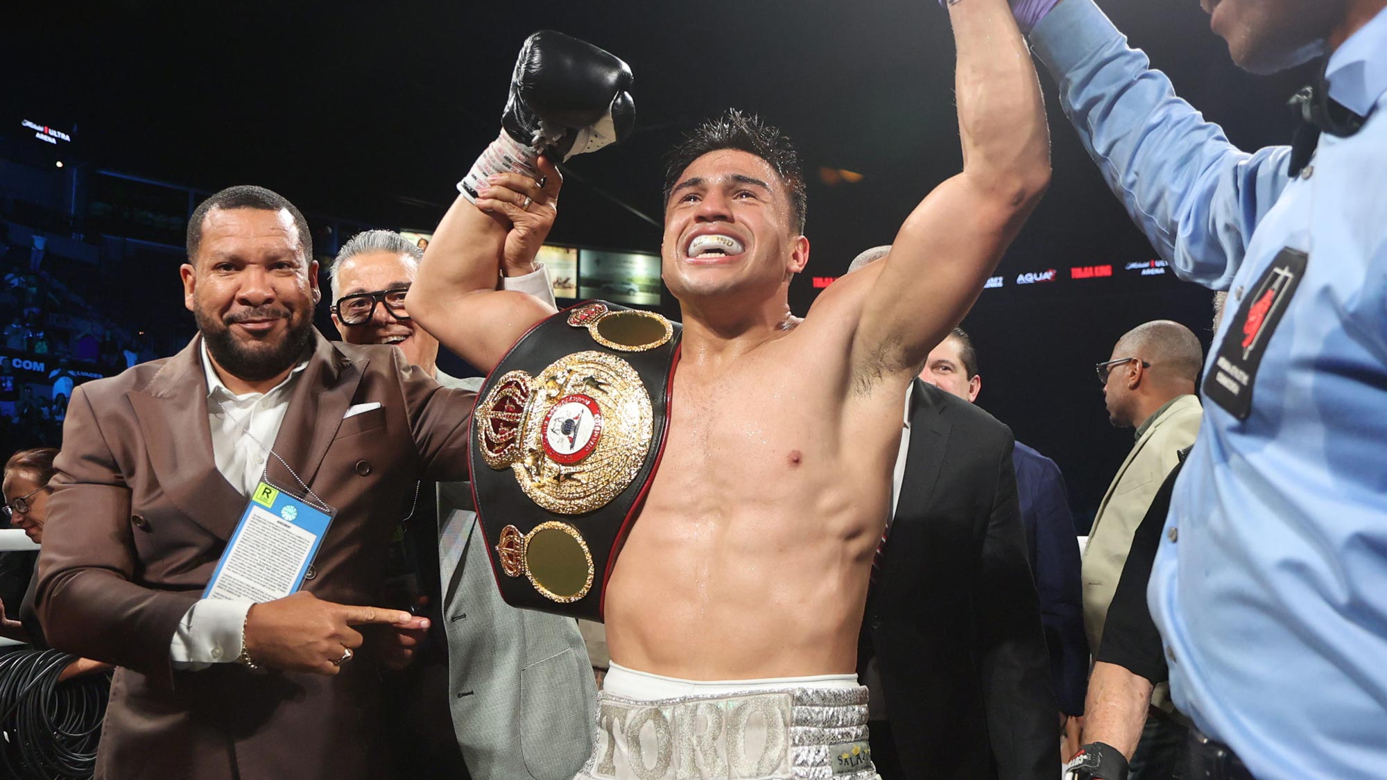 Armando Resendiz Edges Caleb Plant In Huge Upset