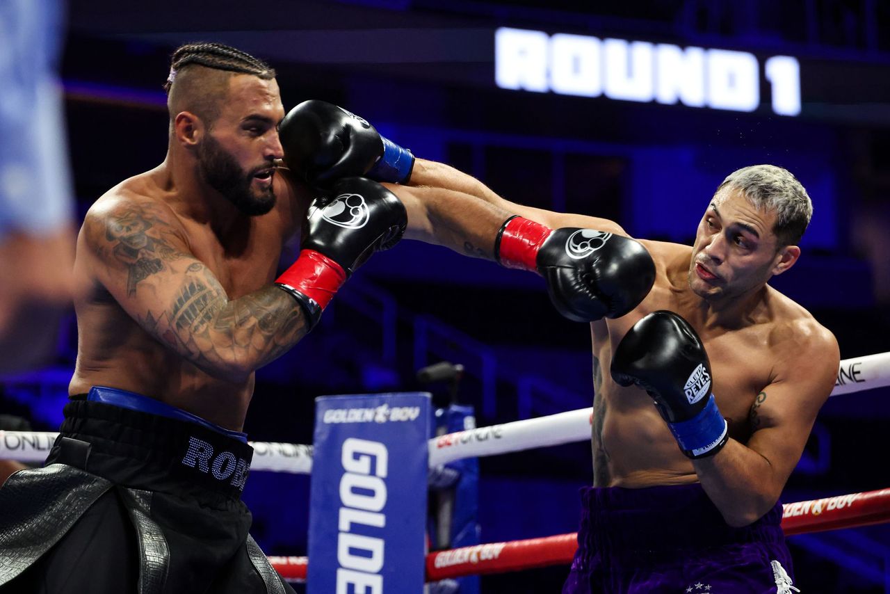 Robin Sirwan Safar and Yamil Alberto Peralta exchange punches during their WBC Silver cruiserweight title fight.