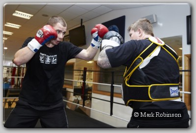 Sergey Rabchenko pads Ricky Hatton: Rabchenko Can Win Over The Aussies