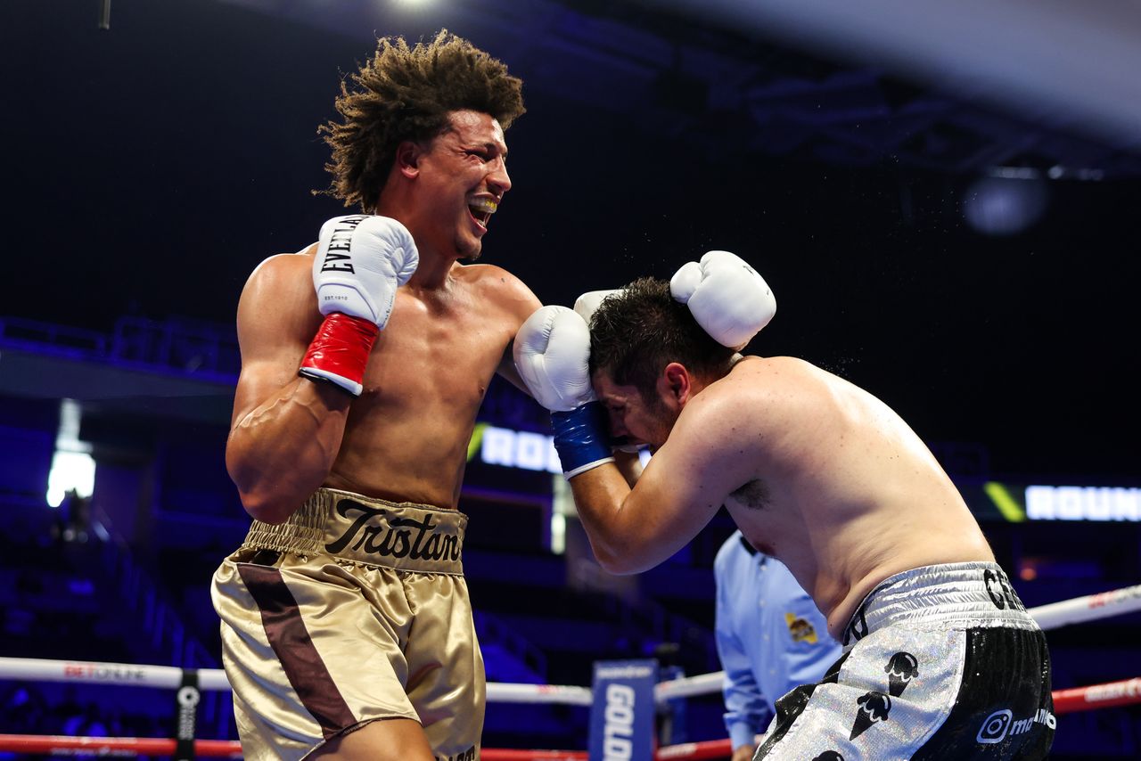 Tristan Kalkreuth attacks Marco Antonio Canedo during their cruiserweight fight at the SAP Center.
