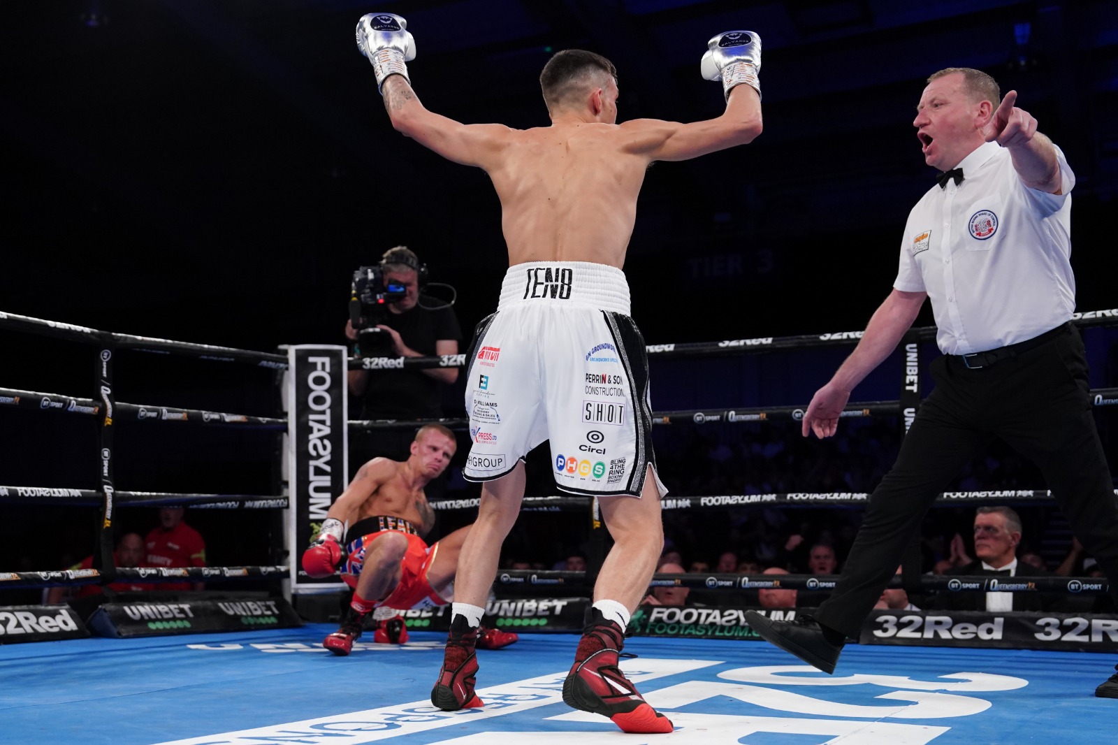 DAVIES TOPS IN TELFORD | Frank Warren