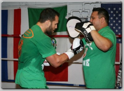  CoyneHitsMitts1 Don King Boxing: Spinks, Cloud, Alexander, Kotelnik, Coyne Hit St. Louis