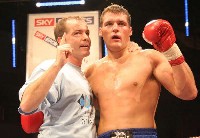  David Dolan Paul King4 Ringside Boxing Report: Undercard of Johanneson   Fehintola