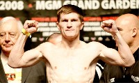  HattonMalignaggiWeighIn21 Boxing Weights: Ricky Hatton vs. Paulie Malignaggi