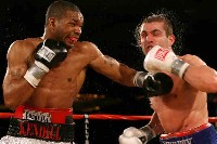  Holt vs Arnaoutis1 Showtime Boxing: Kendall Holt And Mike Marrone Triumphant On ShoBox