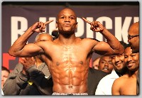  MayweatherMosleyWeighIn11 Boxing Weights: Sugar Shane Mosley vs. Floyd Mayweather Jr