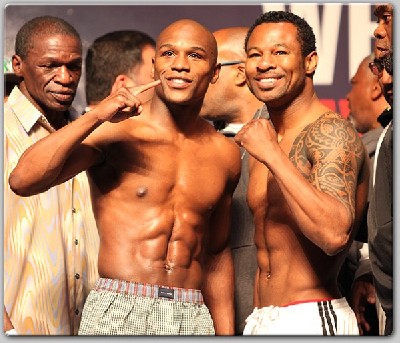  MayweatherMosleyWeighIn3 Boxing Weights: Sugar Shane Mosley vs. Floyd Mayweather Jr