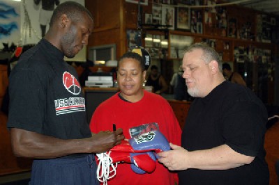  SteveSignsGloves121 Boxing In Philadelphia: Winner Of Charity Auction Meets IBF Champ Cunningham, Prospect Davis