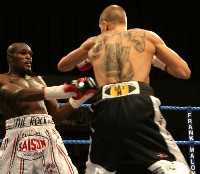  Thompson Vuma2 Ringside Boxing Report: Vincent Vuma   Mark Thompson