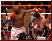 thumb klitchko hits williams Photos   Klitchko Vs Williams   Cotto Vs Bailey